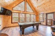 Brand New Cabin Close to Dollywood Hot Tub Fire Place
