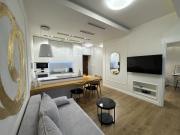 Old Town Apt with AC & Parking, 5 min Main Sq & Kazimierz