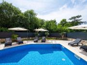 Holiday Home Villa Fortuna für bis zu 9 Personen und mit beheiztem Aussenpool by Interhome