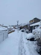 LES FONTANILLES odeillo chalet 60 WIFI & PARKING gratuit exposé plein sud & plein pied , draps & serviettes de toilettes non inclus, sabanas y toallas no incluidos