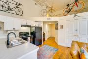 1 Mi to Dtwn! Riverside Corktown Loft on 2nd Floor