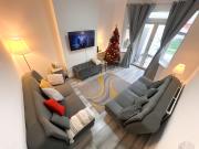 4Bed House with parking and GYM in London Edgware