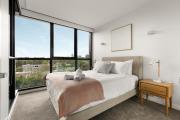 Free parking - 2 bedroom central CBD apartment