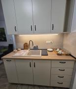 Anikaapartman, Brzeće