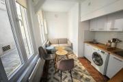 Fully renovated apartment and secured charming place