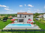 Holiday Home Villa Family Love mit Garten und Spielplatz by Interhome