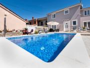 Holiday Home Neues Ferienhaus Nina in der Nähe von Rovinj by Interhome