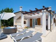 Holiday Home in Pomer mit Parkplatz by Interhome