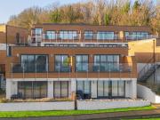 Avocet 4, Luxury Apartment with Pool and Parking