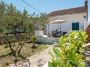 Holiday Home Modernes Ferienhaus mit Terrasse und Meerblick by Interhome