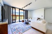 Spacious 3-Bedroom Apartment with Table Mountain Views I Ideal for Families & Groups