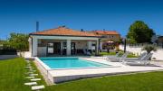 Beautiful Villa Barbara with pool in Kastelir