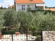 Apartment Tihana mit mediterranem Garten by Interhome