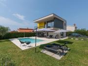 Holiday Home in Dračevac mit Großem Pool by Interhome