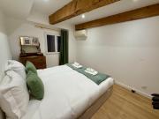 Jacky Maison de Ville avec Patio, Climatisée