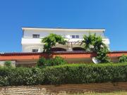 Apartment Ganze Wohnung in Ližnjan mit Möbliertem Balkon by Interhome