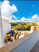 Modern Cozy Apartment with Terrace & Valley View in Central Msida