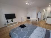 BudgetBnb 281, downtown studio