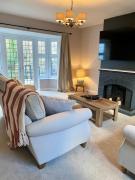 Idyllic Itchen River Escape at Dove Cottage