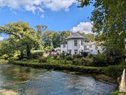 Idyllic Itchen River Escape at Dove Cottage