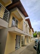 Casa com 6 suítes, bem localizada