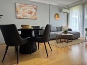 Burleigh Beach Retreat, Refurbished 1BR Apartment, 30m to Beach