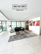 Duplex de luxo com hidro by Day by Day no Atlantis