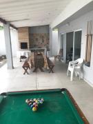 CASA SOL ITANHAÉM, Piscina Grande 8 mts, Bilhar, TV Smart, Ar cond, Garagem 5 carros, pertinho da praia, casa Top!!