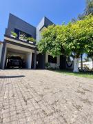 Casa ampla próxima ao mar