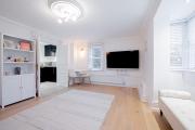 Chic 2-Bed Haven by Ealing Common, Tube & Hotspots