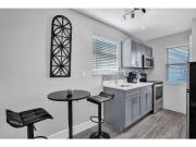 Rustic Retreats Modern 1BR for 4 guests in the heart of Fort Lauderdale