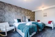 The Leeds Retreat - Sleeps 10 - Yorksha Property