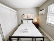 Rustic Retreats Cozy 1BR for 4 guests minutes from Las Olas