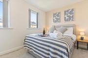 Stylish Modern Home - Sleeps 5 - FREE Parking