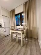 Modern studio apartment with free parking