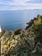 Le Petit Levant sea view studio