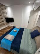 Apartamento em Copacabana Posto 5 - 200m da praia - Portaria 24h