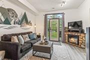 Stylish Mountain Retreat 2BR Chalet and Hot Pool