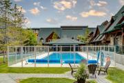 Stylish Mountain Retreat 2BR Chalet and Hot Pool