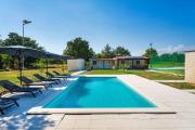 Holiday Home with Pool in Posedarje 54923