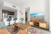 Breezy Stays Luxury Residences - near Kaseya Center