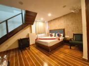 Hotel Luxuary SV Grand Ramkatora Rd Near Vishwanath Temple - Free Wi-fi- Lift and Restaurant Facilities - Fully Air conditioning Rooms- Best Luxuary Hotel In Varanasi