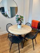 Harbour-View Apartment Facing HMS Warrior