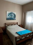 Dos ambientes con Balcon Av Colon