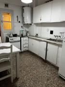 Dos ambientes con Balcon Av Colon