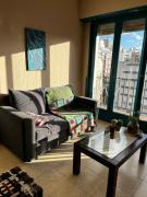 Dos ambientes con Balcon Av Colon