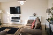 Spacious 4 Bedroom House in Milton Keynes with Home Office and Free Parking