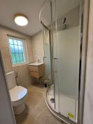 Chambre avec salle deau et WC privatifs