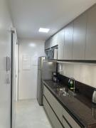 Apartamento com Piscina, Academia e 2 min da praia