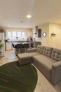 Modern 2-Bed Apartment in Bury, Sleeps 5